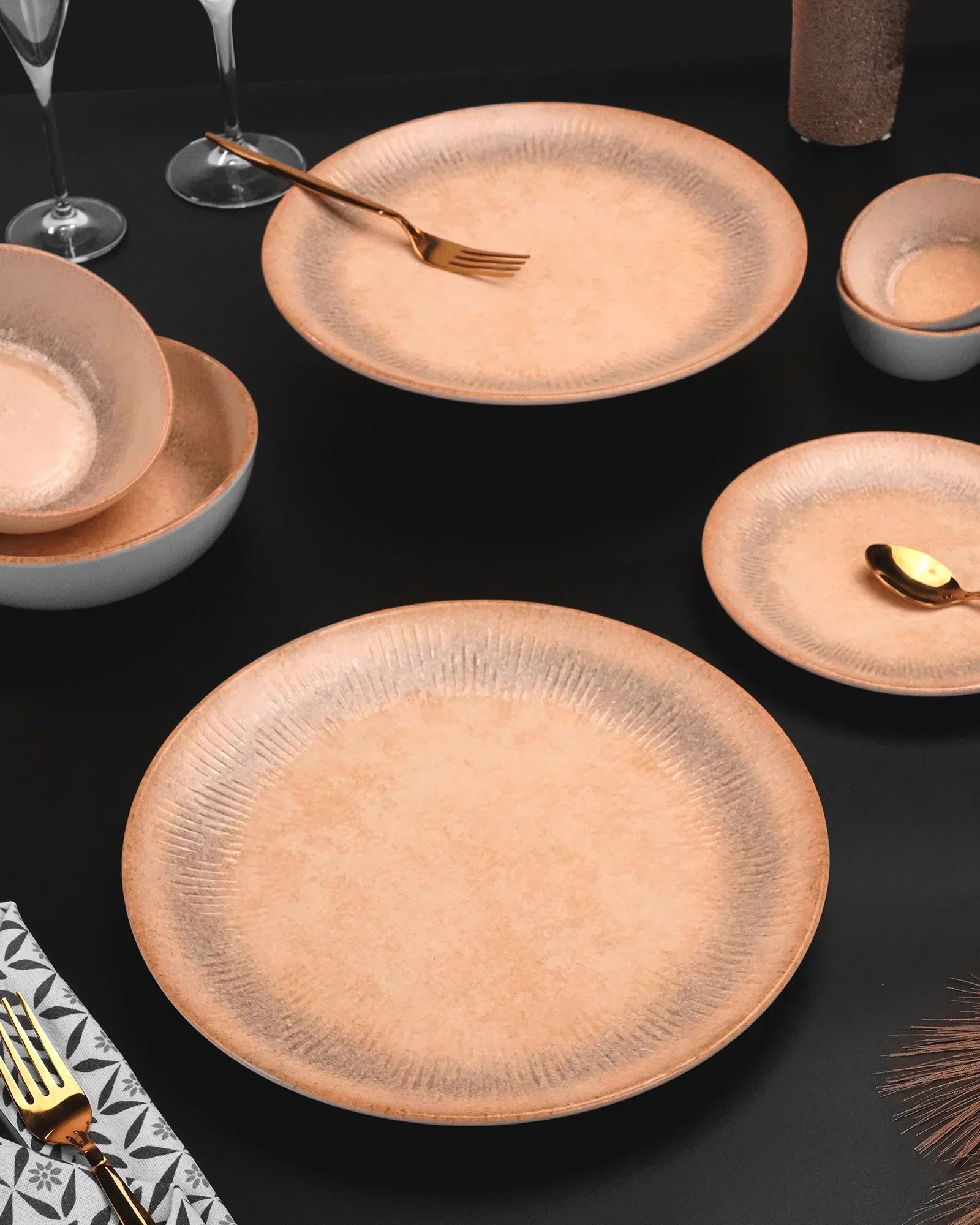 Pixel Nebula Fine Porcelain Dinnerware Set of 20 – Celestial-Inspired Design - Vola Global