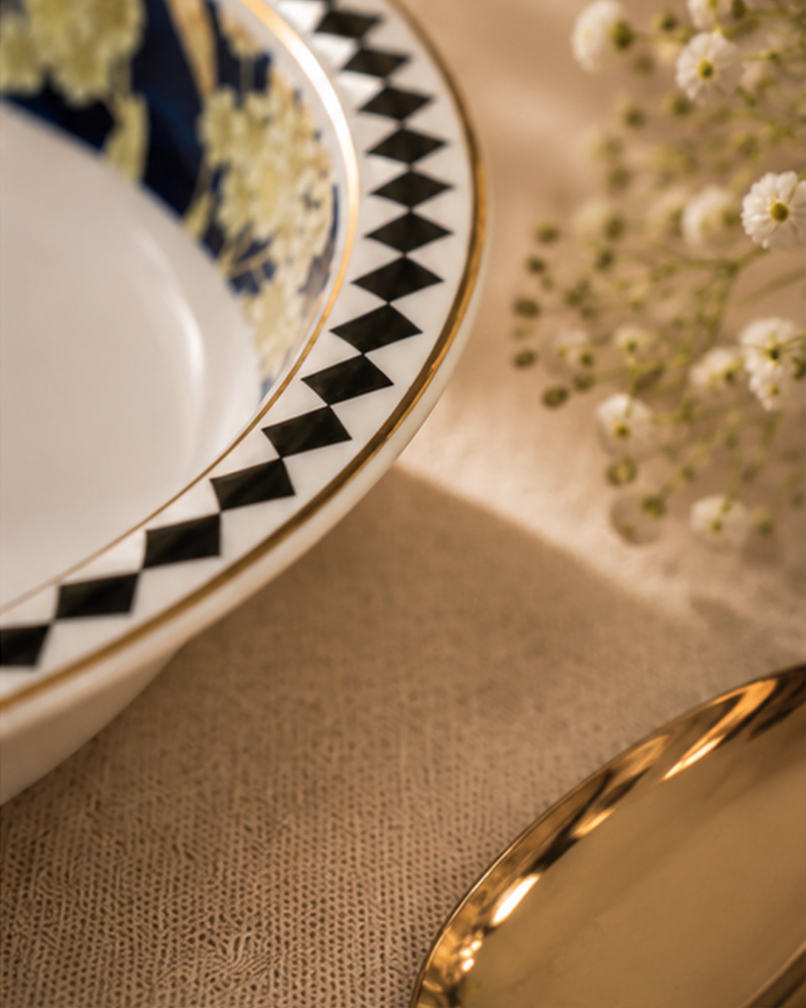 Vola Midnight Fleur 21cm Plate | Limited Edition Gold Rim