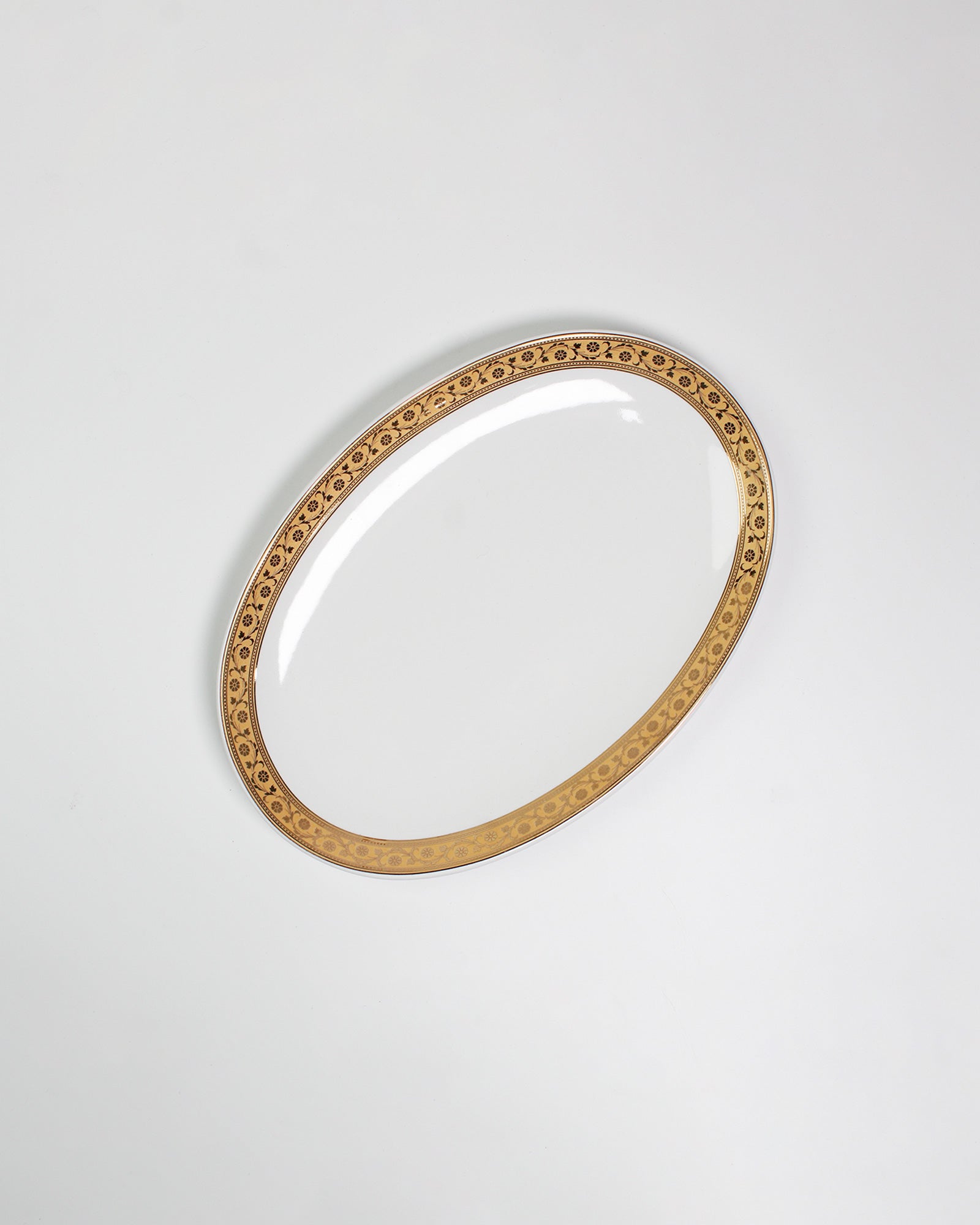 Scarlet Elegance Snack Set (6 Pcs) – 4 Porcelain Mugs with 2 Snack Platters | Premium Serveware