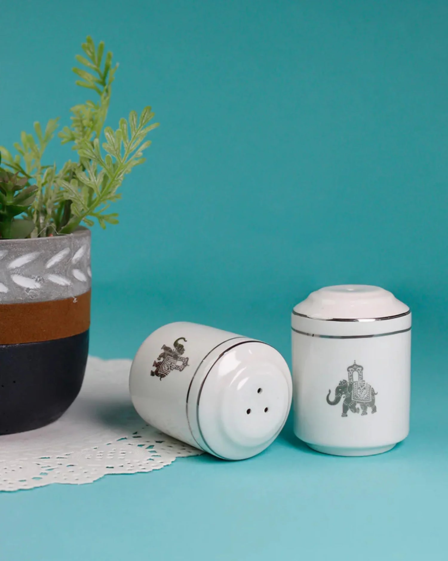 Gaolinci White Porcelain Salt & Pepper Shakers Set – Classic Kitchen Essential