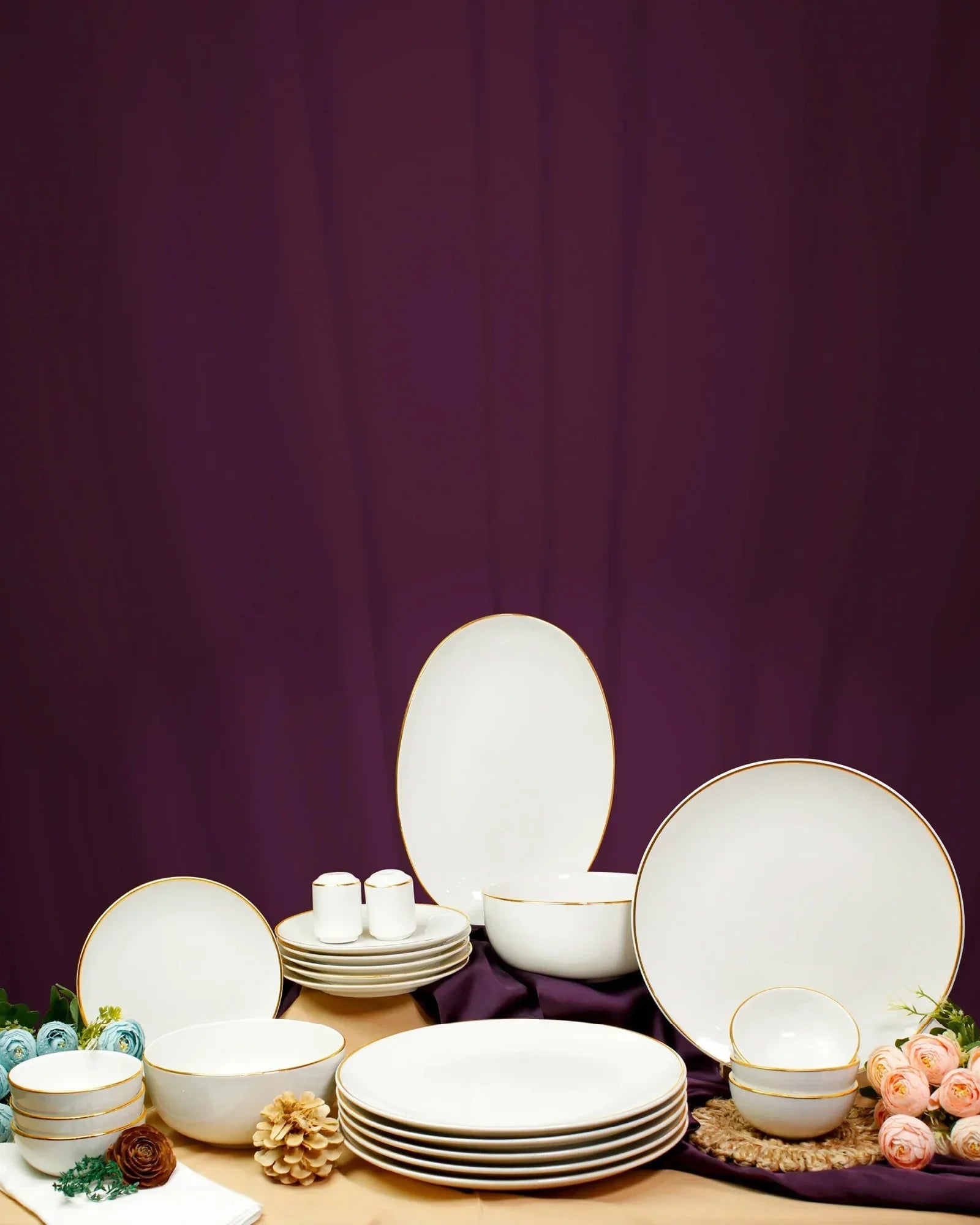 Royale 33-Piece Fine Porcelain Dinner Set – Elegant Gold Rim Tableware - Vola Global