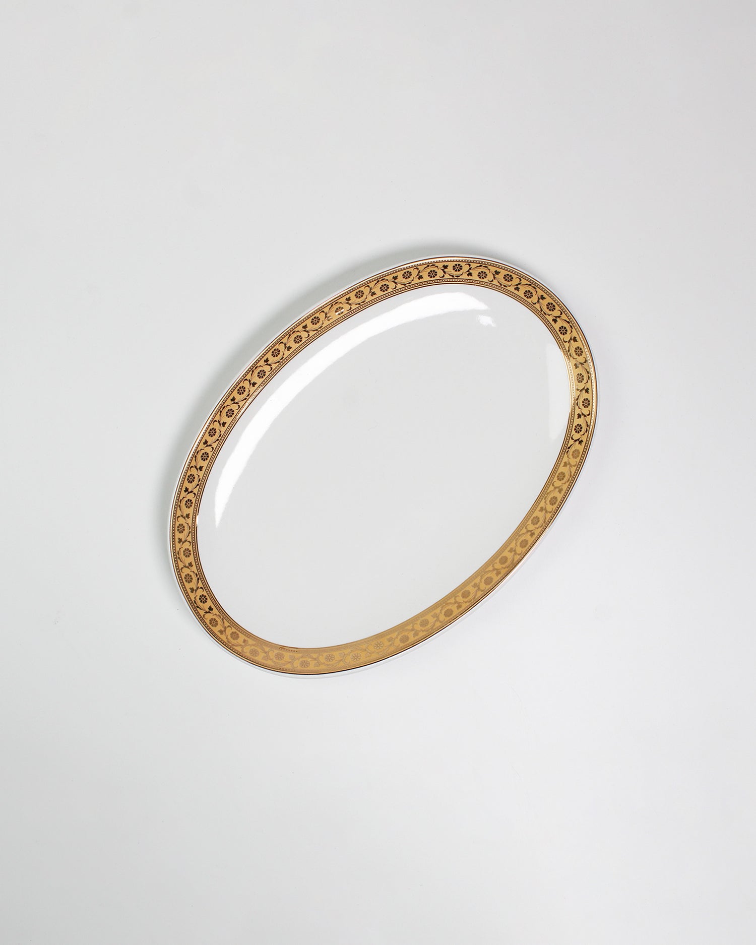 Scarlet Elegance Snack Set (6 Pcs) – 4 Porcelain Mugs with 2 Snack Platters | Premium Serveware