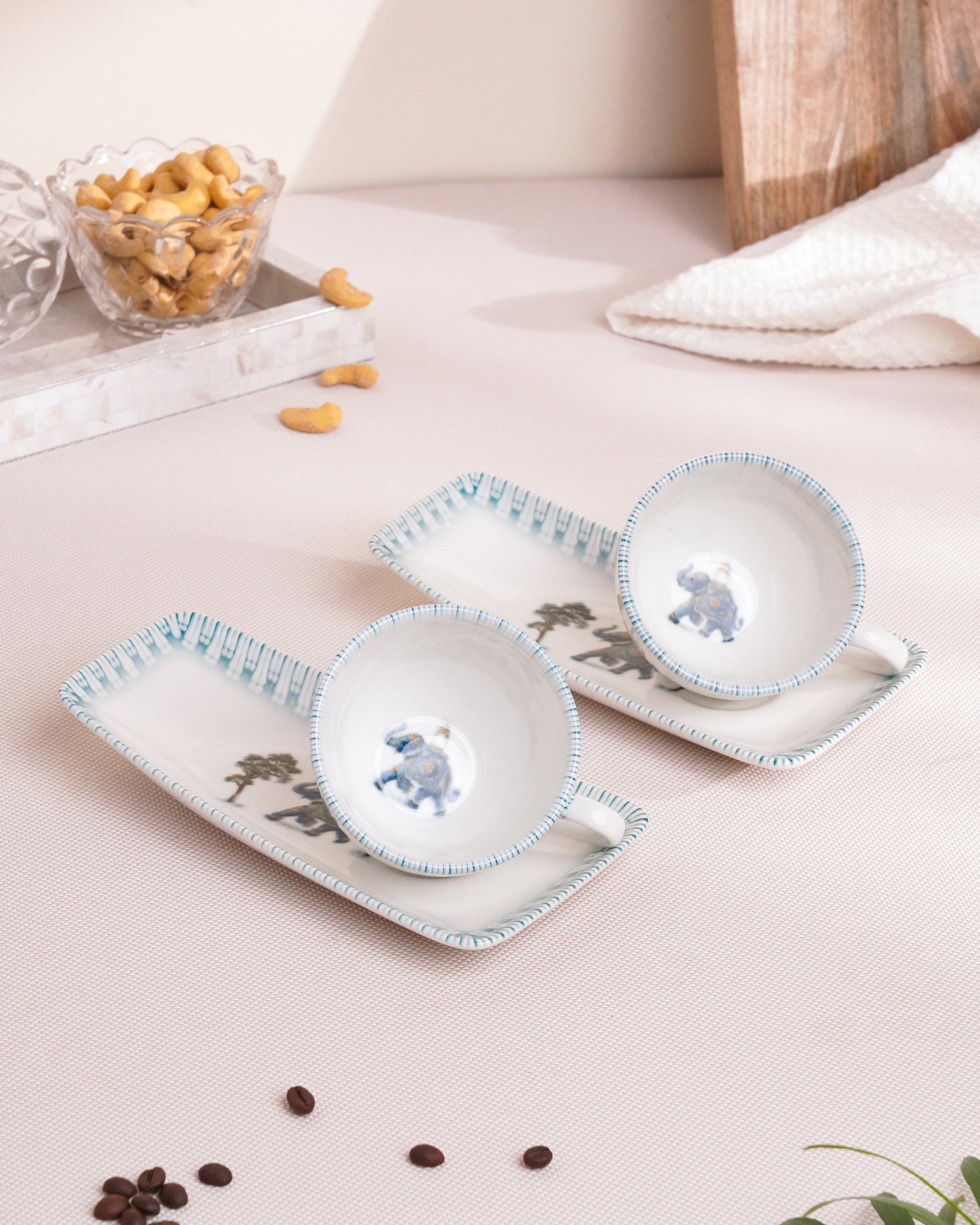 Savannah / Set of 4 || Pixel Collection Cup &amp; Saucer